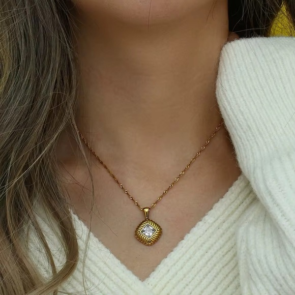 18K Gold Plated Necklace - Picture 1 of 7